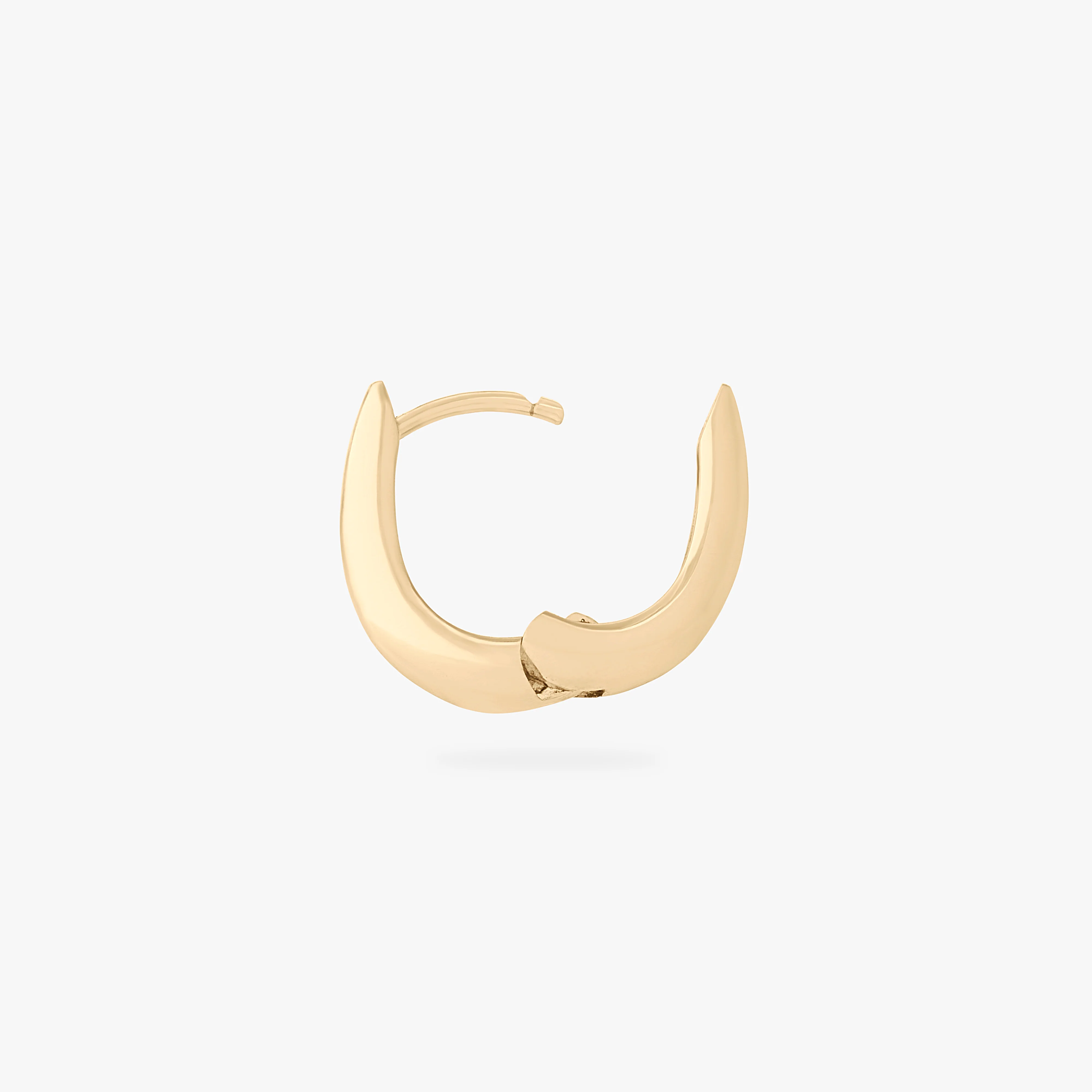122-dainty-crescent-huggie-3.webp Dainty Crescent Huggie