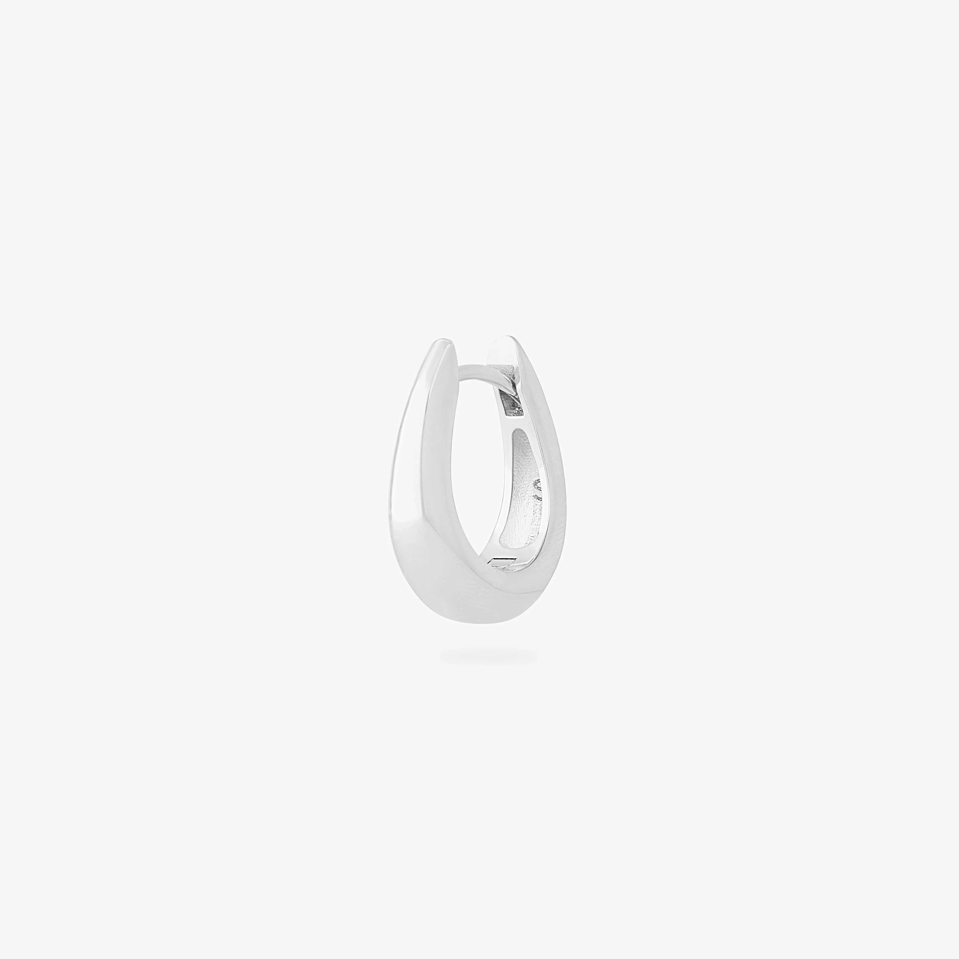 122-dainty-crescent-huggie-5.webp Dainty Crescent Huggie