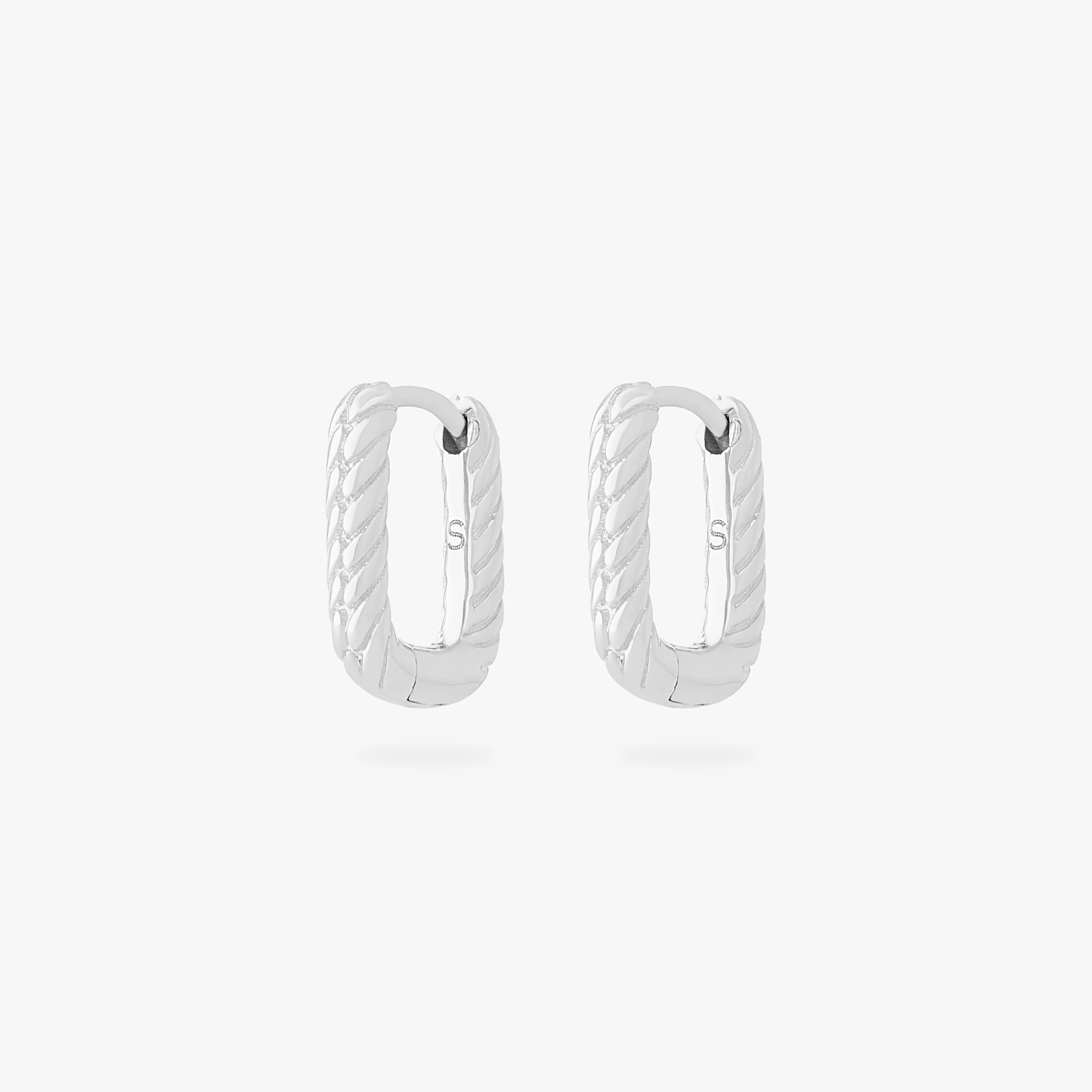 125-square-twist-huggie-8.webp Square Twist Huggie