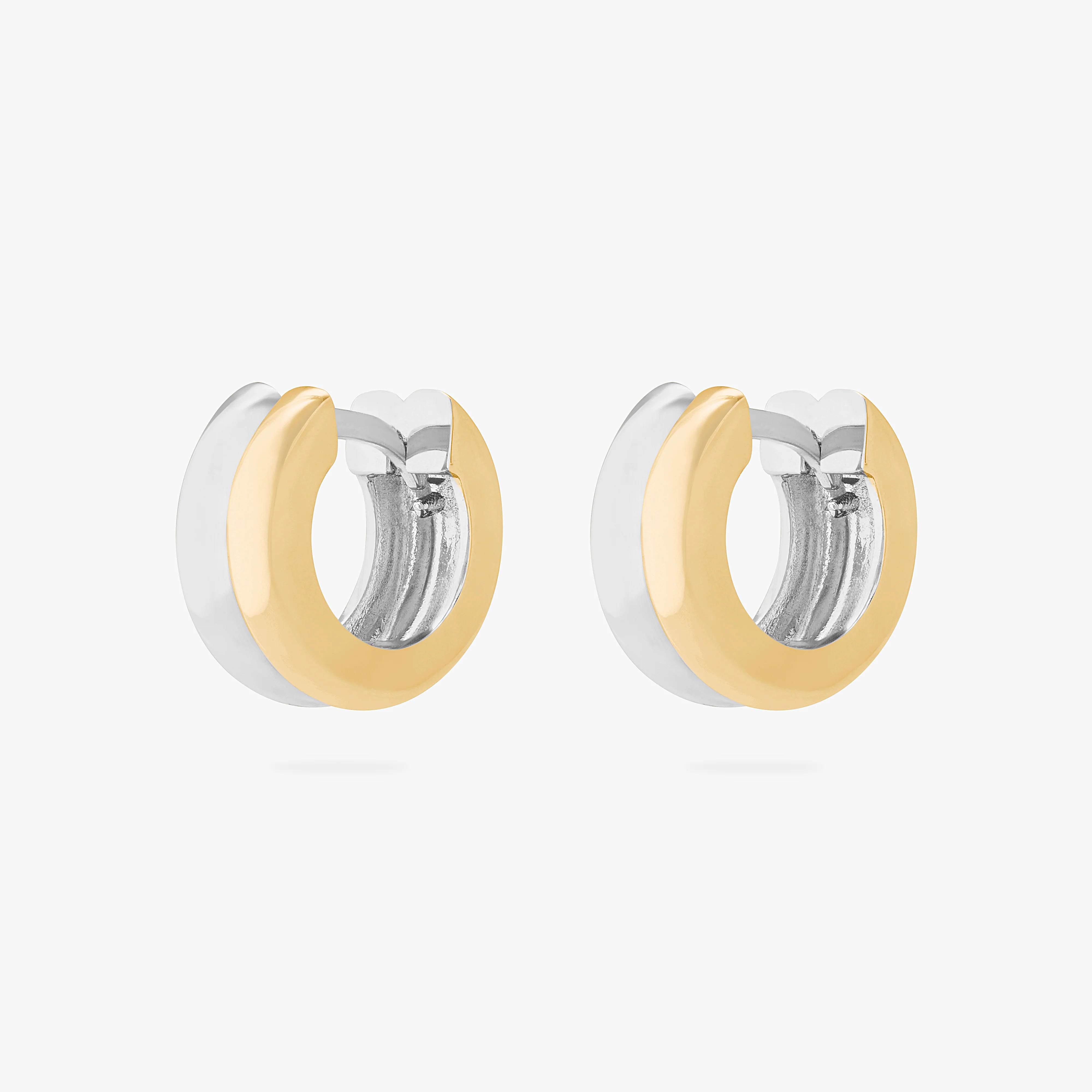 15-two-tone-chunky-huggie-4.webp Two Tone Chunky Huggie