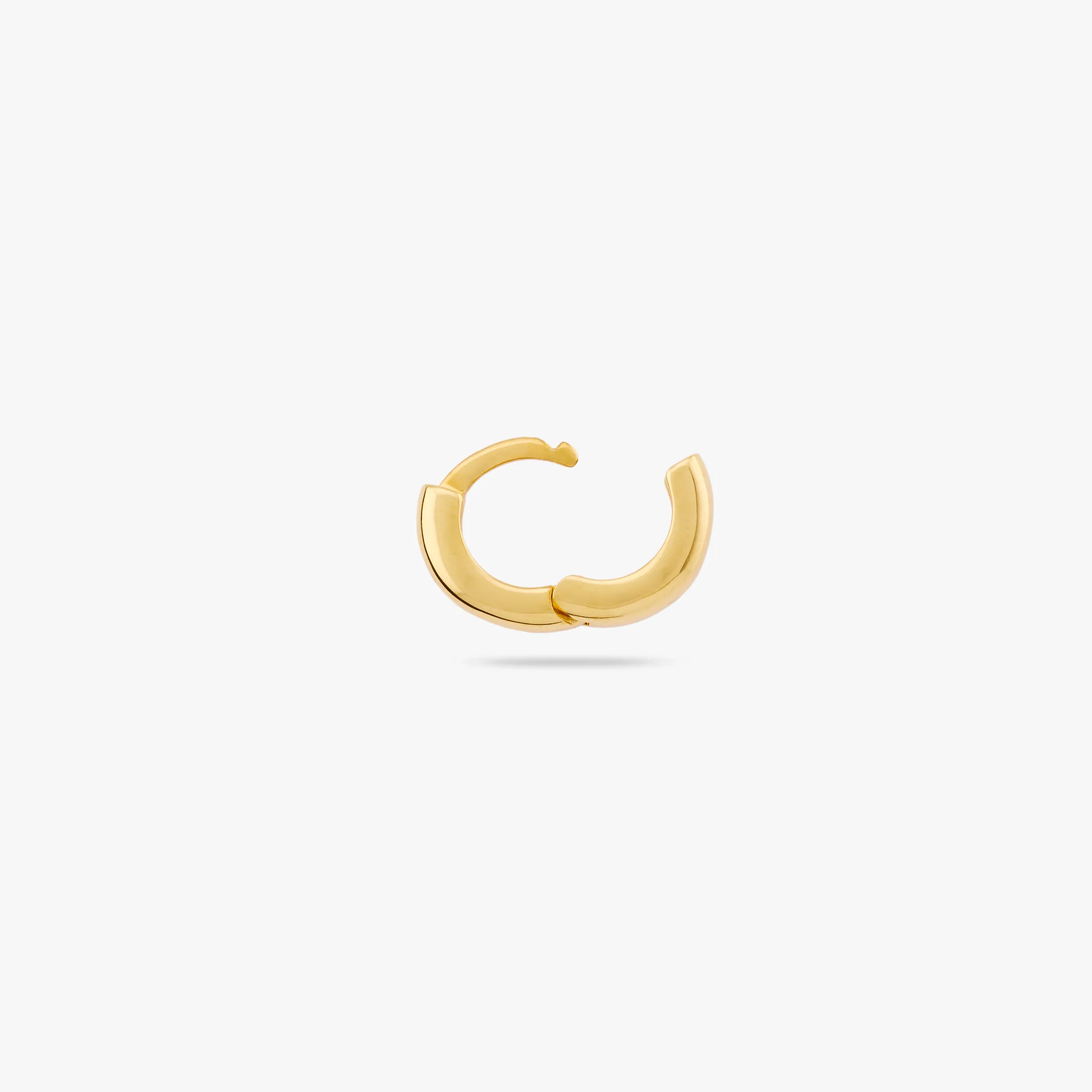 296-micro-chunky-huggie-3.webp Micro Chunky Huggie