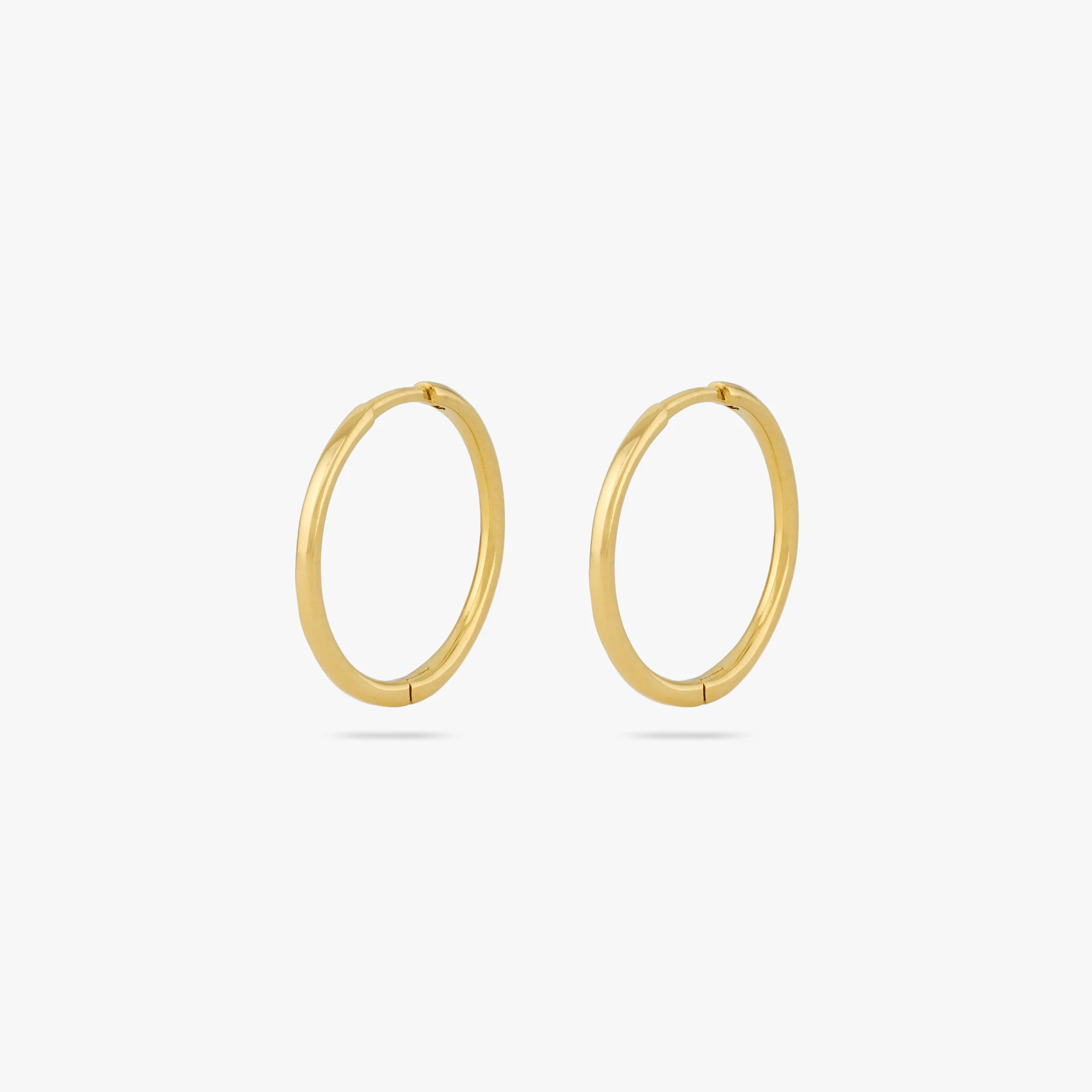 312-medium-slim-hoop-4.webp Medium Slim Hoop