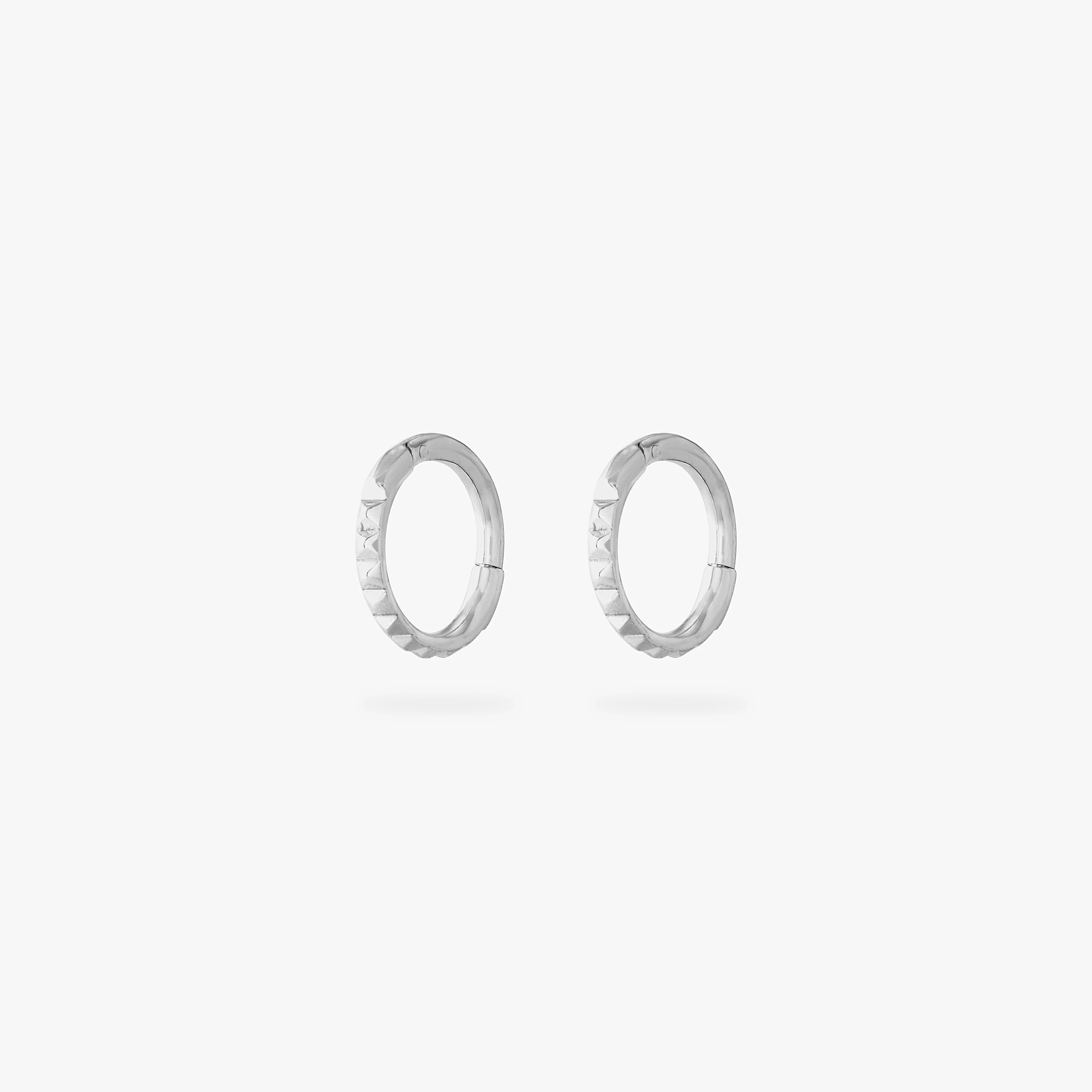 496-6mm-pyramid-clicker-8.webp 6mm Pyramid Clicker