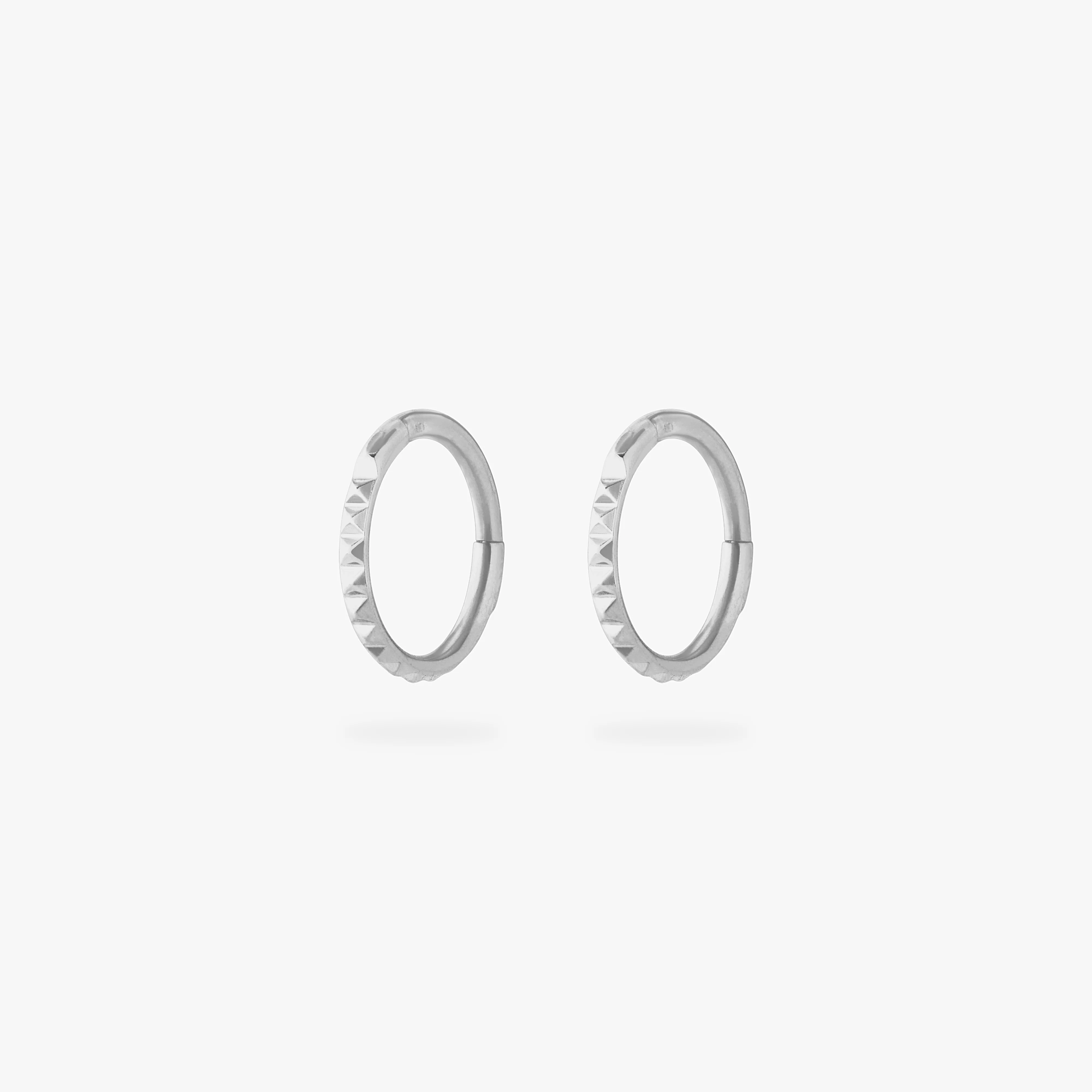 503-8mm-pyramid-clicker-8.webp 8mm Pyramid Clicker