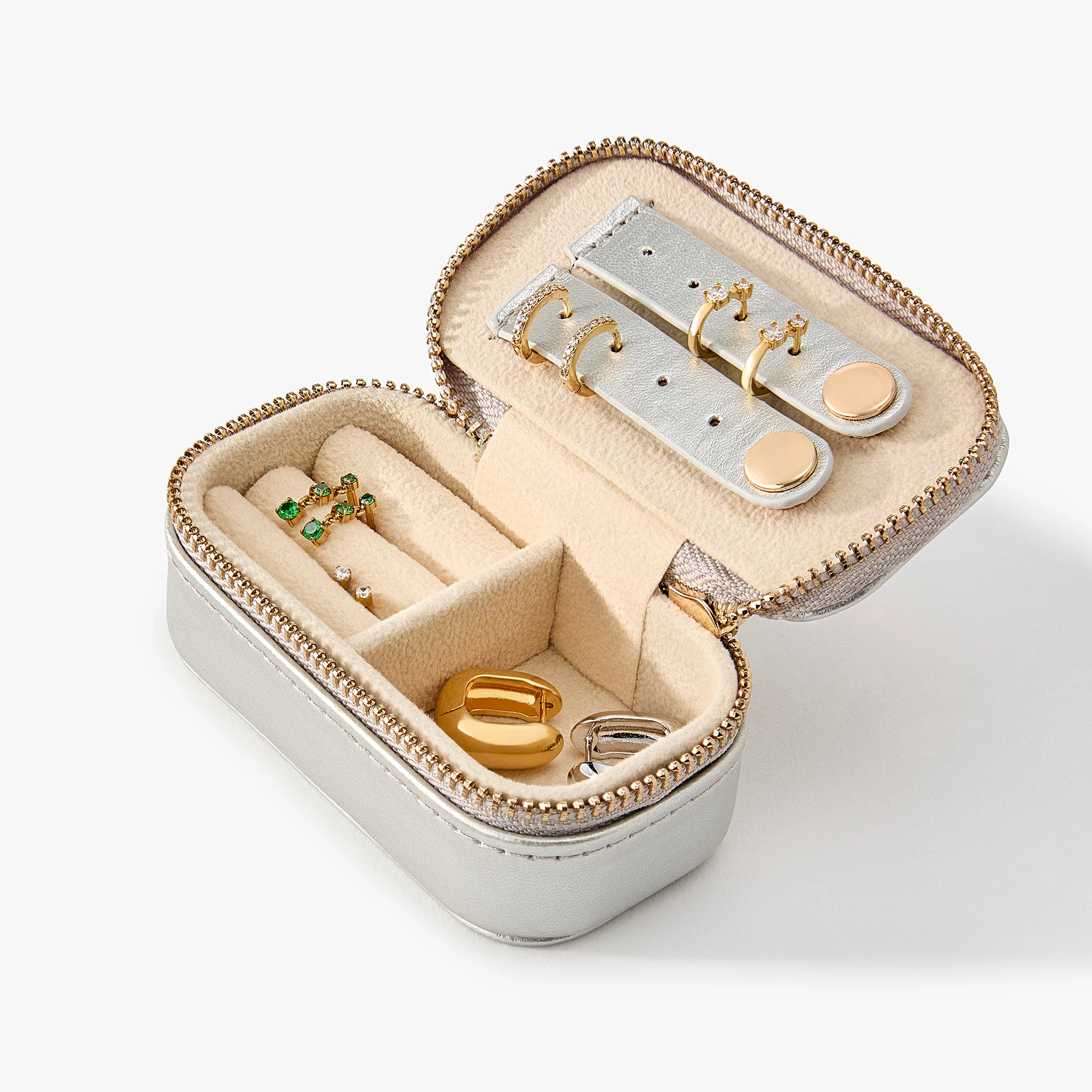 634-studs-jewelry-box-3.webp STUDS Jewelry Box